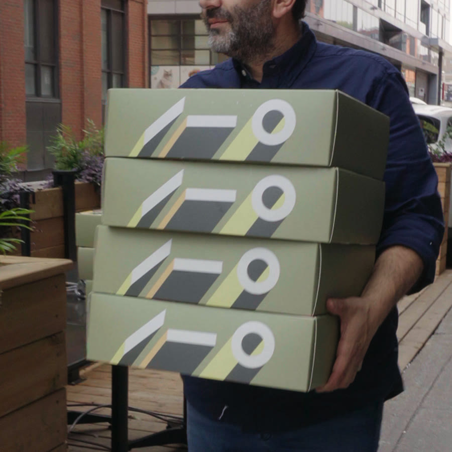 BÁYRŪT lunch boxes delivered on foot in Griffintown